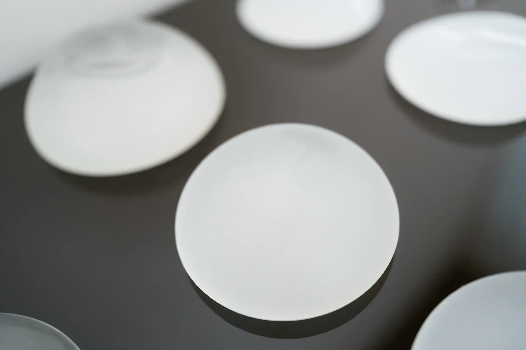 Modernes Brustimplantat im Detail